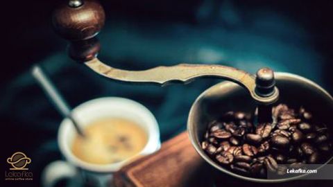 مقایسه آسیاب قهوه دستی با برقی 